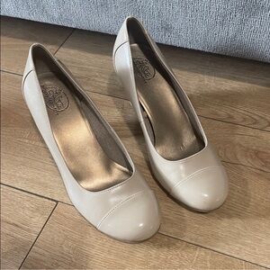 Life Stride Cream Heels